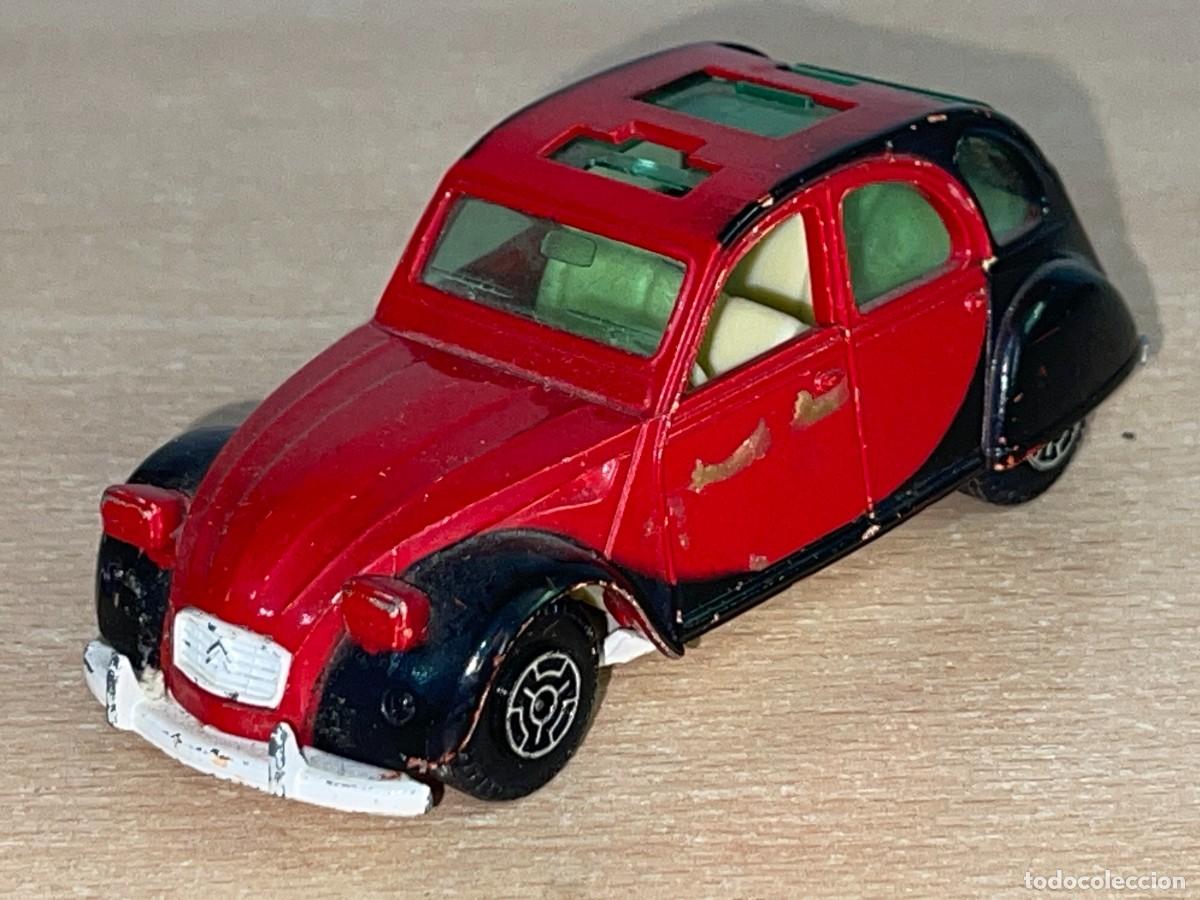 Coches a escala: Guisval coche original Citro&euml;n 2CV6 rojo y negro 1/37 Made in Spain a&ntilde;os 80 die-cast metal 2CV 2 CV