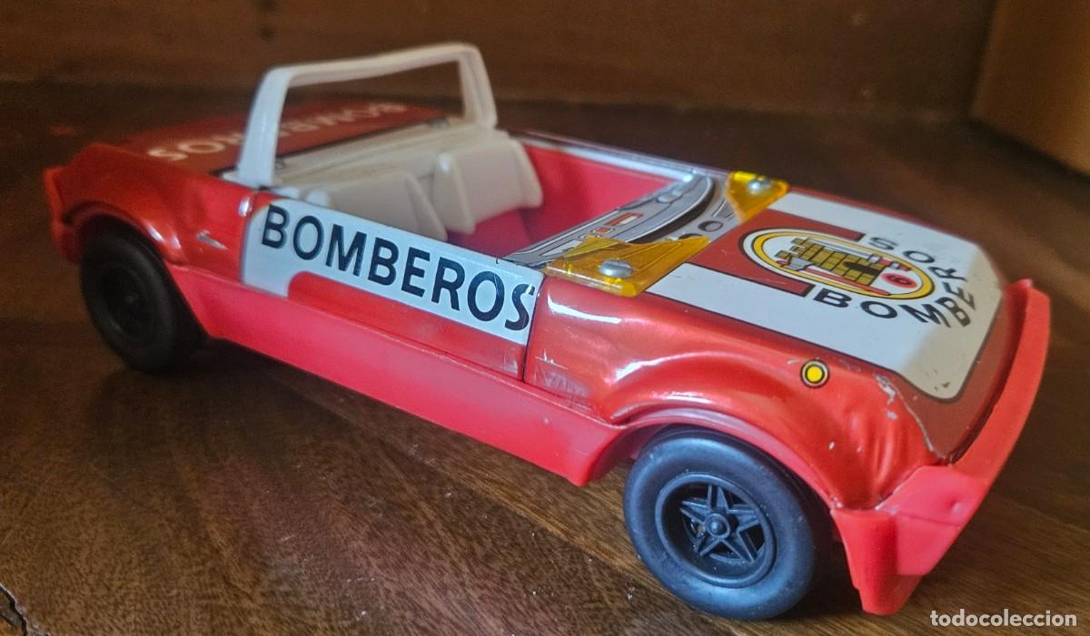 Coches a escala: GAYVA / PAYVA Coche bomberos descapotable hojalata chapa pl&aacute;stico Renault a&ntilde;os 70 raro ejemplar
