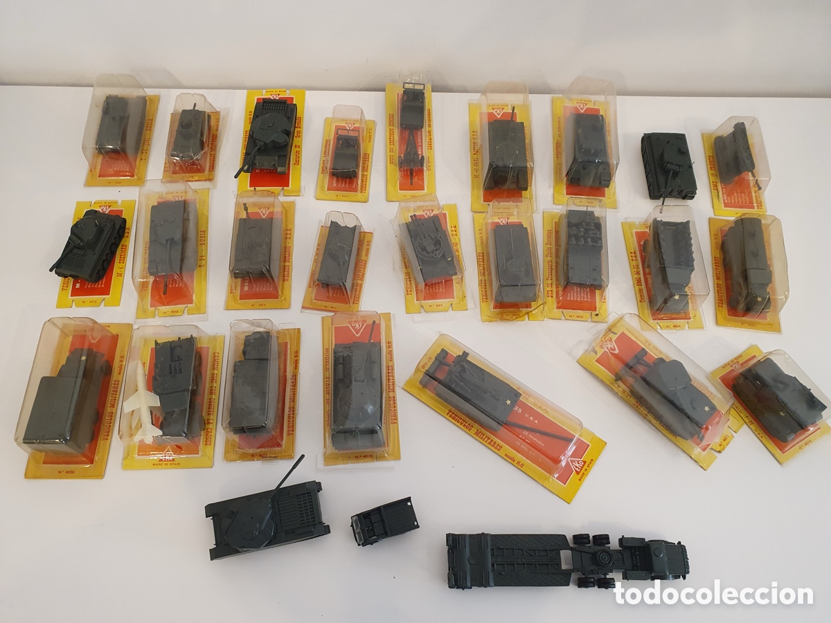 Coches a escala: Lote Colecci&oacute;n Militaria EKO Escala 1:87 (H0) - 24 Piezas (21 en Bl&iacute;ster Original)
