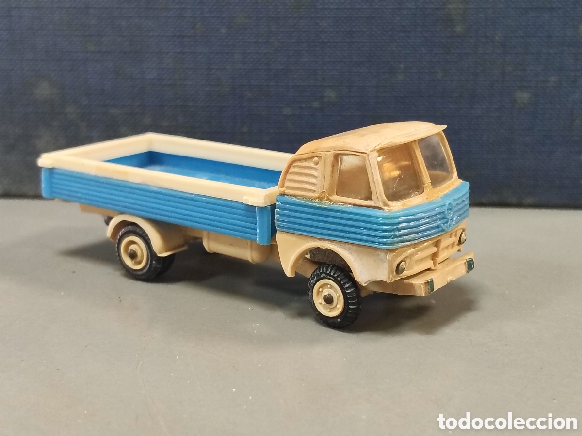 Coches a escala: Antiguo cami&oacute;n miniatura escala