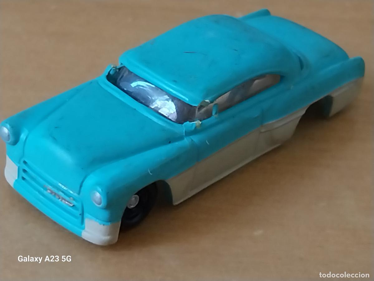 Coches a escala: COCHE PVC ANTIGUO 5.2CMS LARGO SIN EJE RUEDAS TRASERA DETERIORADO LEER