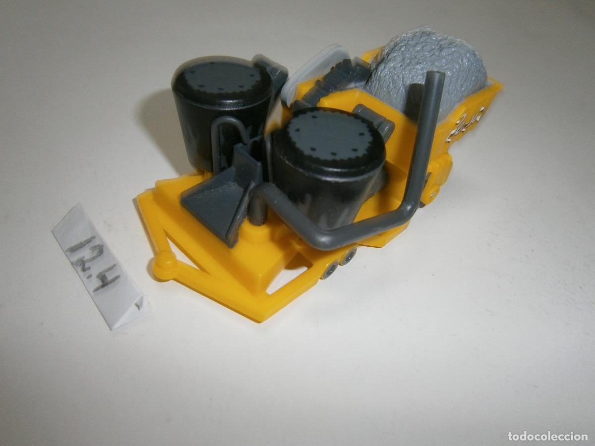 Coches a escala: PAVIMENTADORA DE CARRETERAS BESSIE CARS DISNEY