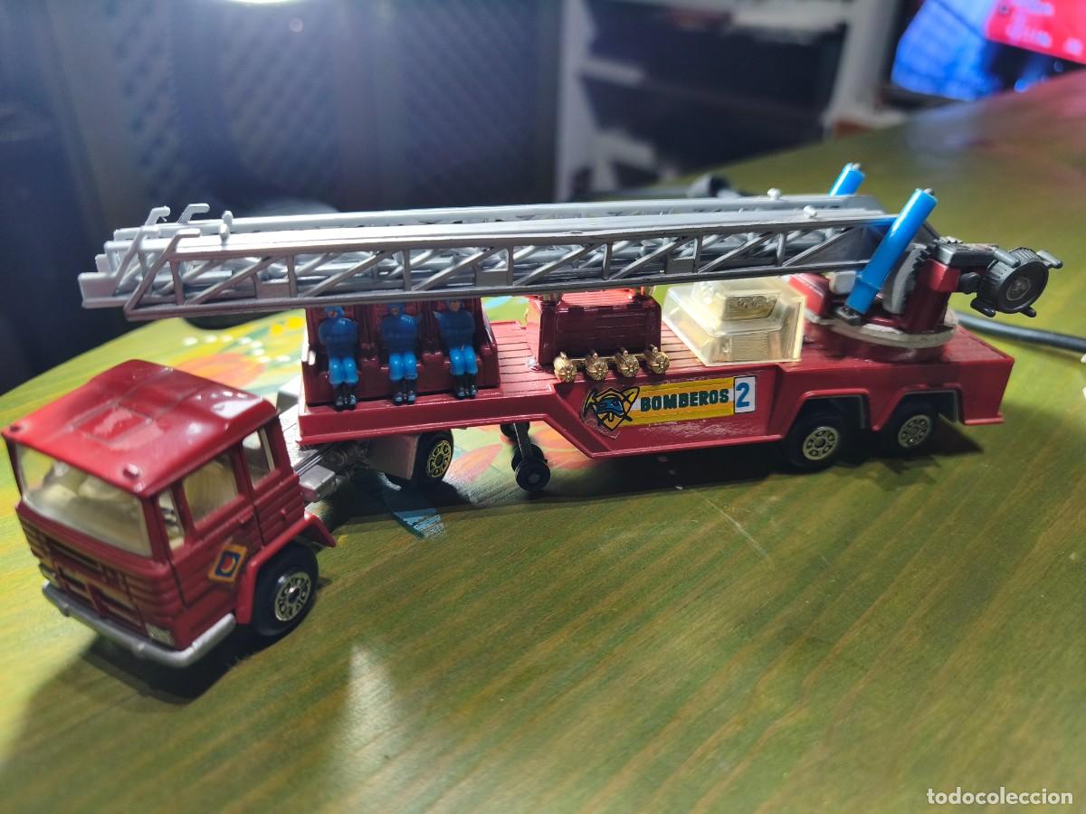 Coches a escala: Pegaso cami&oacute;n de bomberos marca Mira. Completo. Escala 1/64.