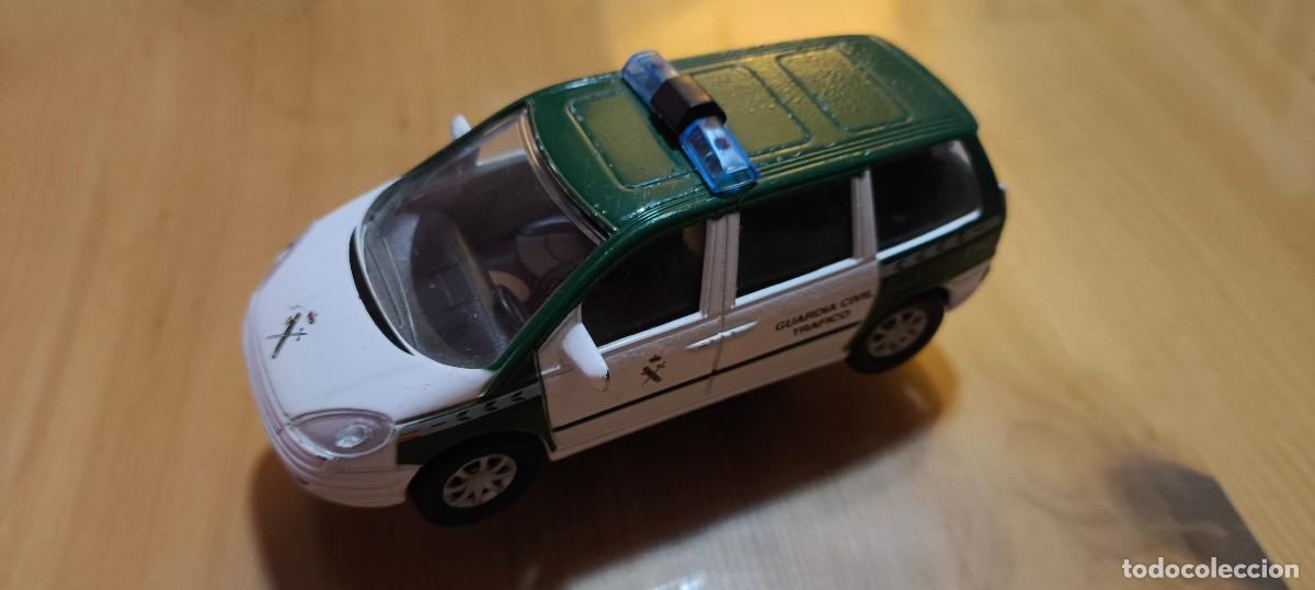 Coches a escala: COCHE GUARDIA CIVIL , MARCA ATOSA CON PEANA
