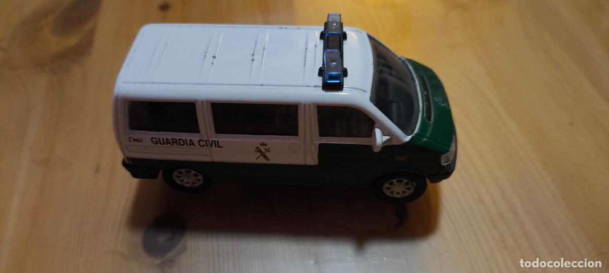 Coches a escala: COCHE GUARDIA CIVIL , MARCA ATOSA CON PEANA