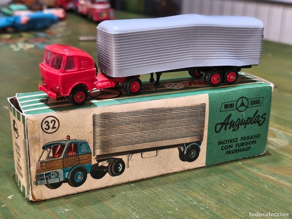 Coches a escala: Motriz Pegaso Z-207 con furg&oacute;n Fruehauf. Anguplas Mini Cars 32 escala 1/86. Con caja.