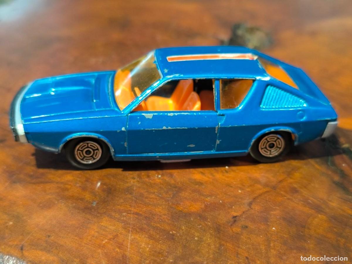 Coches a escala: GUISVAL RENAULT 17 AZUL E 1.37