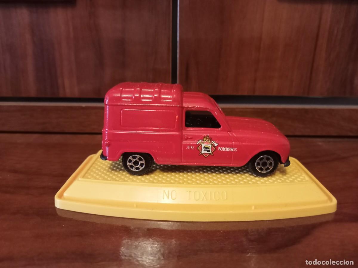 Coches a escala: Pilen Renault 4 bomberos - Foto 5