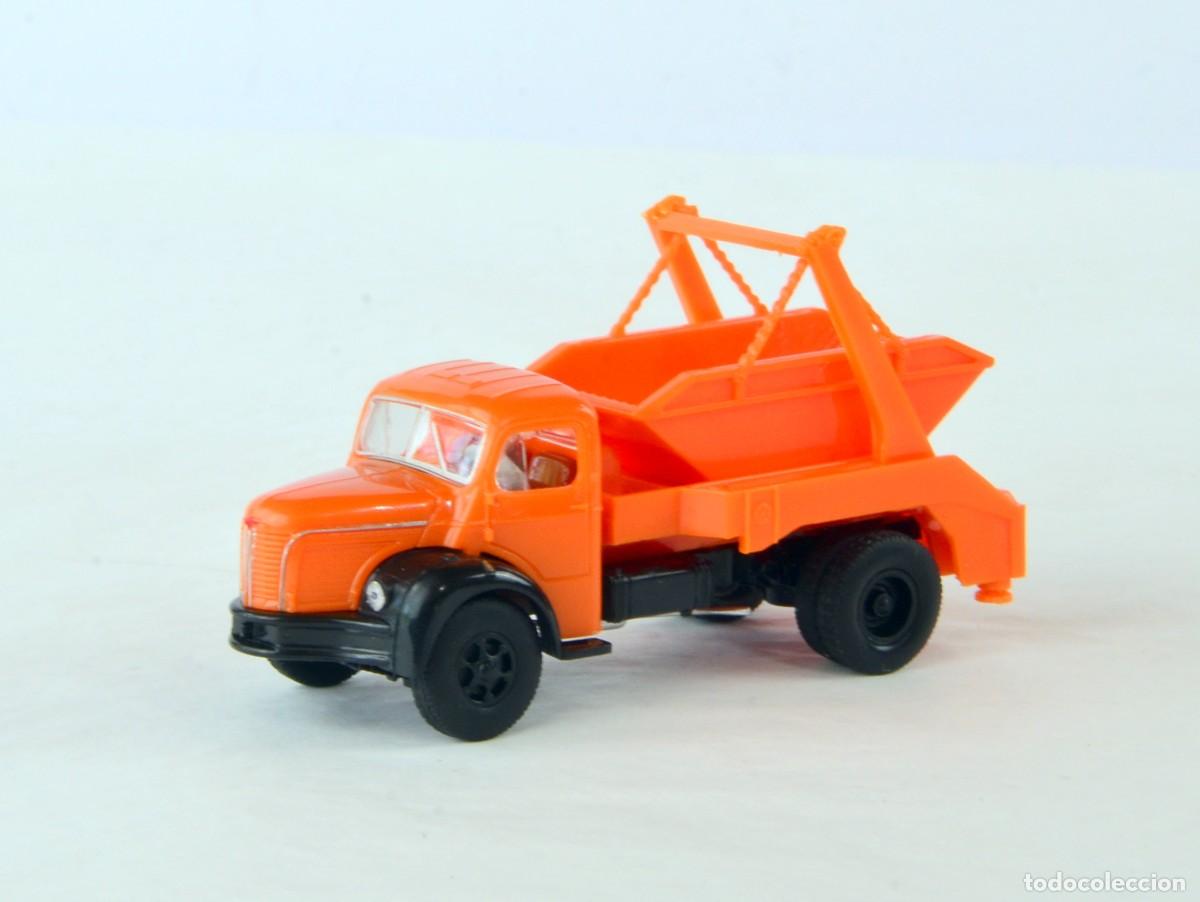 Coches a escala: Brekina Escala 1:87 H0 Cami&oacute;n Berliet GLR8 (1949 - 63) Contenedor de Escombros Impecable con Caja