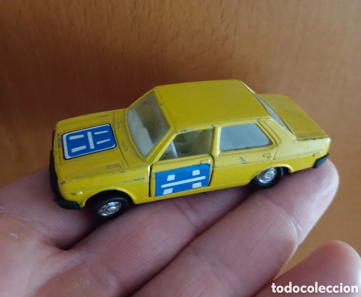 Coches a escala: Seat 131 E Autopistas mira Ref 148 a&ntilde;os 70