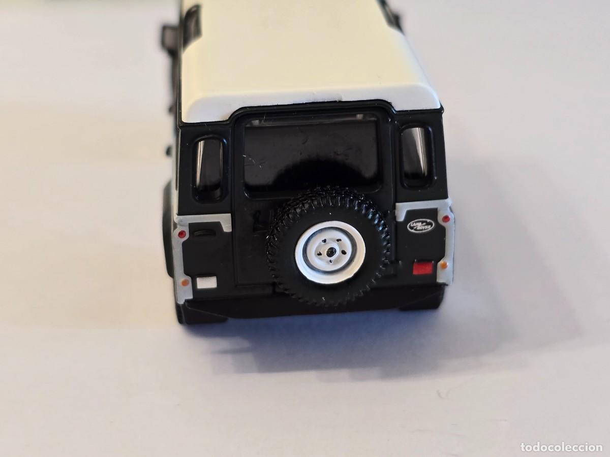 Coches a escala: Mini GT Land Rover Defender 110 - Foto 4