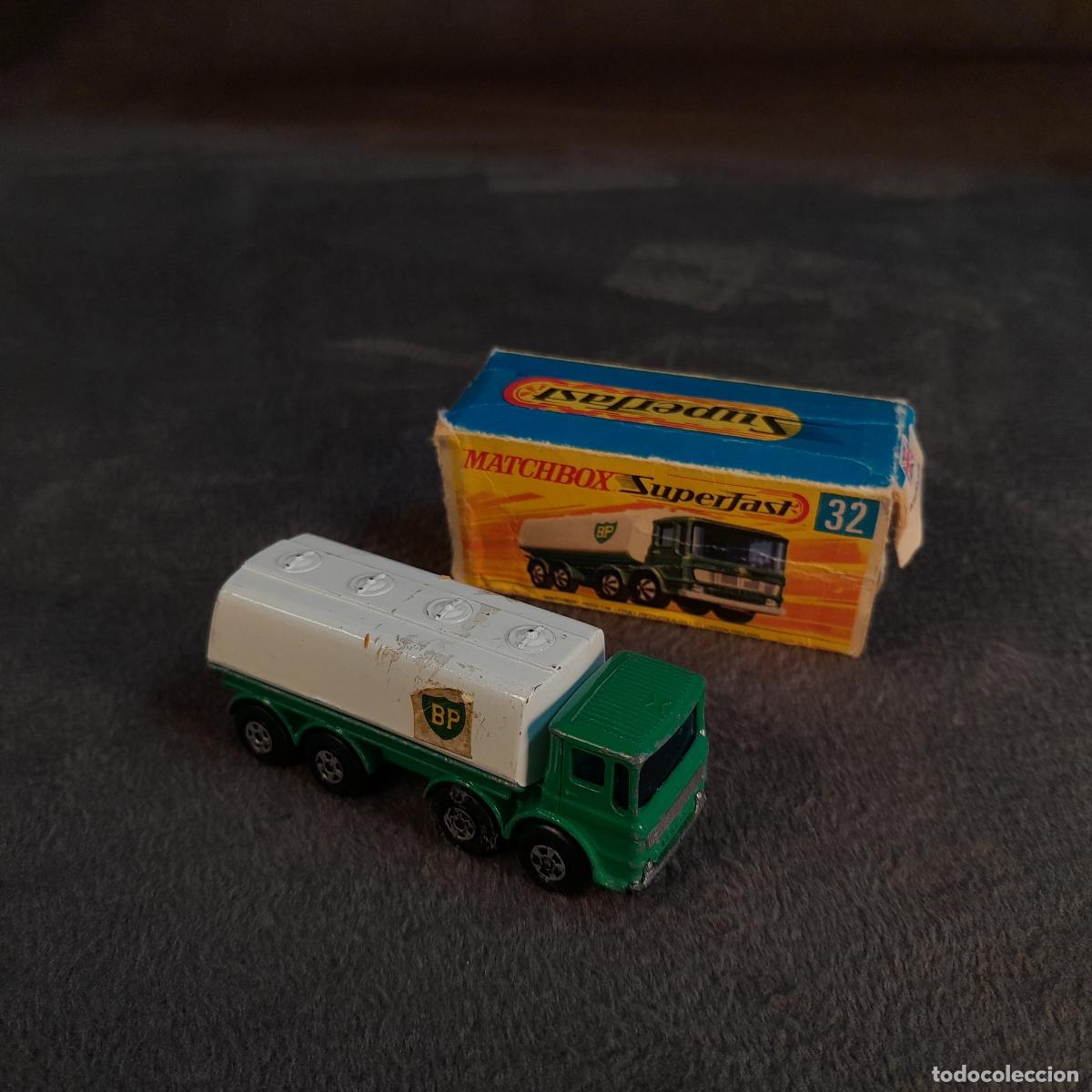 Coches a escala: CH-310. CAMI&Oacute;N CISTERNA BP MATCHBOX SUPERFAST N&Uacute;MERO 32 (MODELO ERGOMATIC CAB). SIGLO XX.