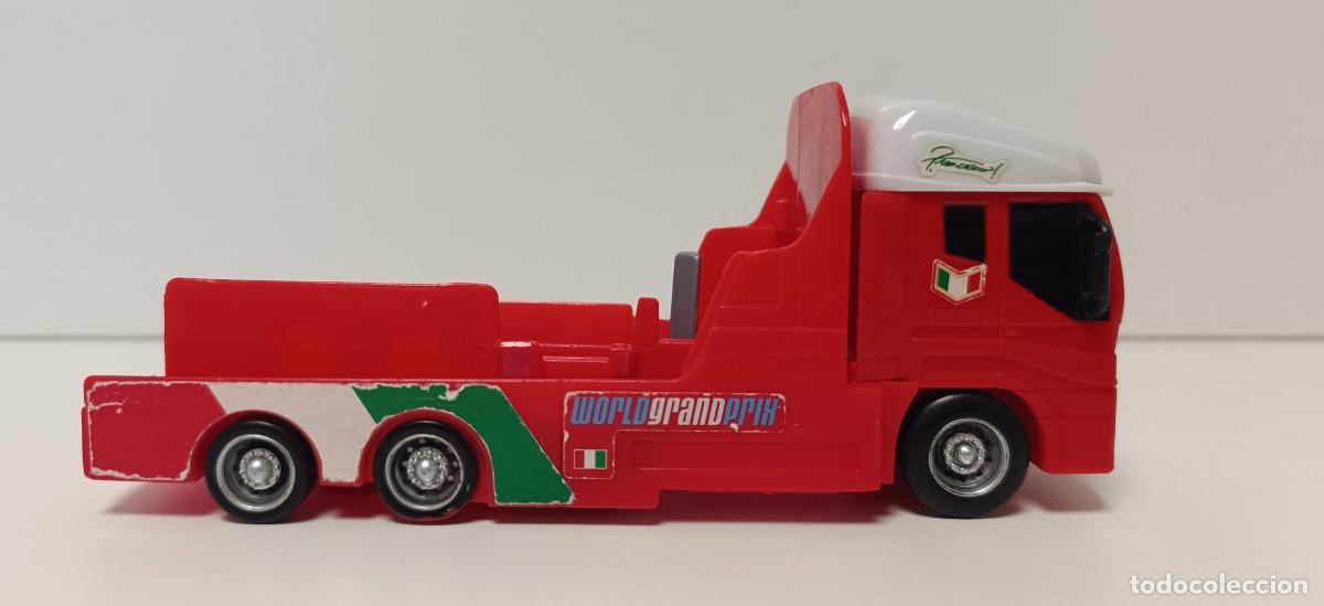 Coches a escala: Cami&oacute;n Francesco Bernoulli Cars 2 Mattel