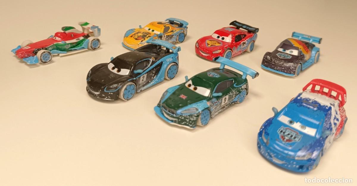 Coches a escala: Conjunto de 7 coches de juguete de la l&iacute;nea Cars Ice Racers de Mattel. Estos veh&iacute;culos est&aacute;n inspira