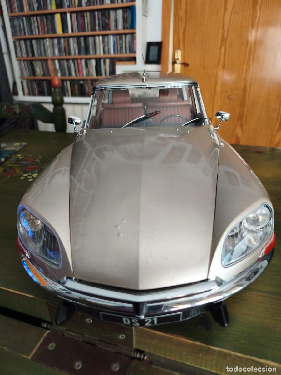 Coches a escala: Citro&euml;n DS 21 (Tibur&oacute;n) Escala 1/8. Distribuido por Altaya en 2013. Fabricado por IXO.