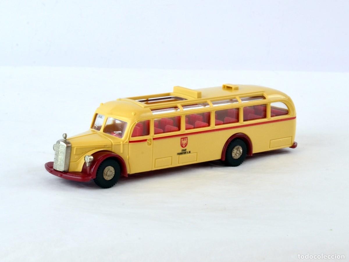 Coches a escala: Brekina Escala 1:87 H0 Autocar Mercedes Benz O5000 Frankfurt con Caja