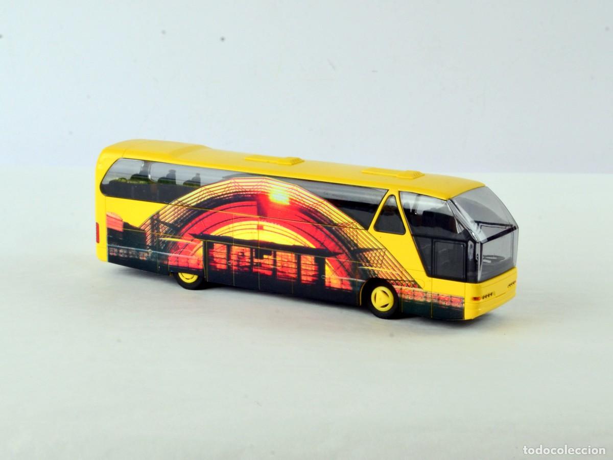 Coches a escala: Rietze Escala 1:87 H0 Autocar Neoplan N516SHD Leipzig 1998