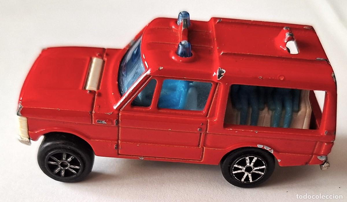 Coches a escala: COCHE ESCALA 1/60 ANTIGUO - RANGE ROVER BOMBEROS - A&Ntilde;OS 80 - MARCA MAJORETTE - BUEN ESTADO