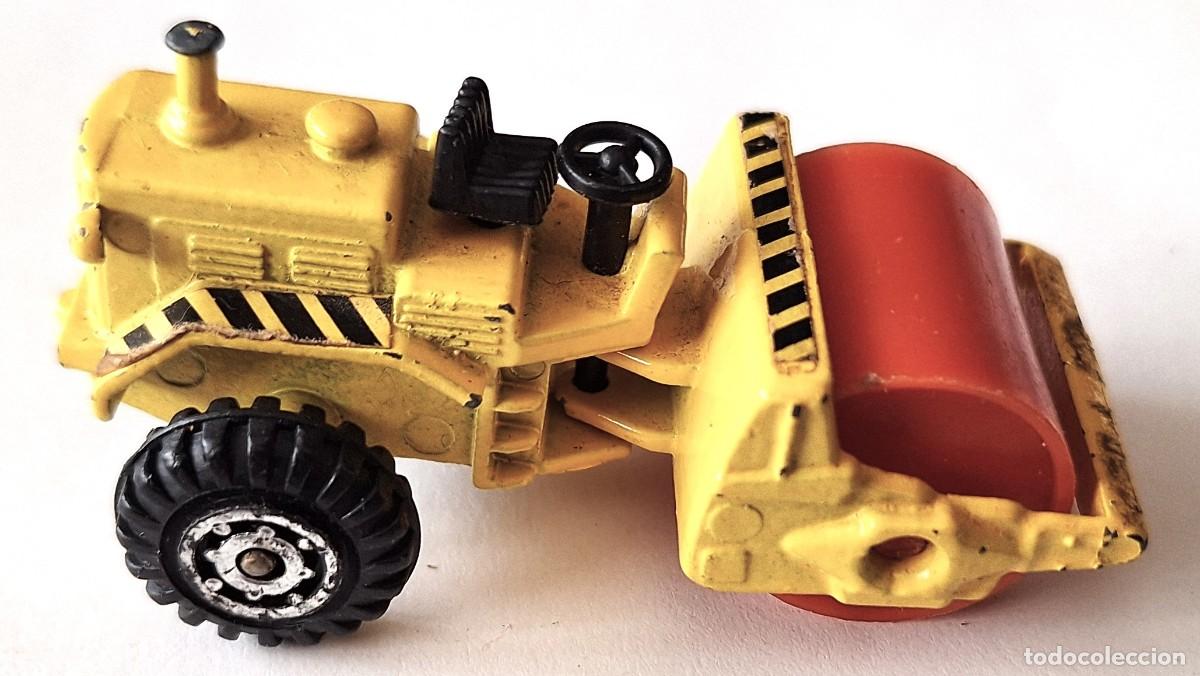Coches a escala: COCHE ESCALA 1/80 - TRACTOR APISONADORA OBRE PUBLICA - A&Ntilde;OS 80 - - BUEN ESTADO
