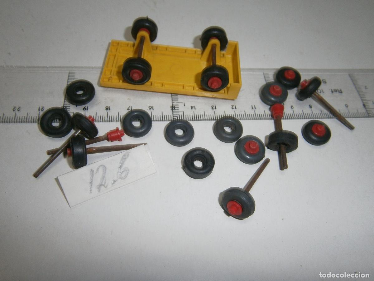 Coches a escala: ANTIGUO LOTE DE RUEDAS DE GOMA PEQUE&Ntilde;AS (+-1 CM) PARA VEHICULOS DIVERSOS ANTIGUOS