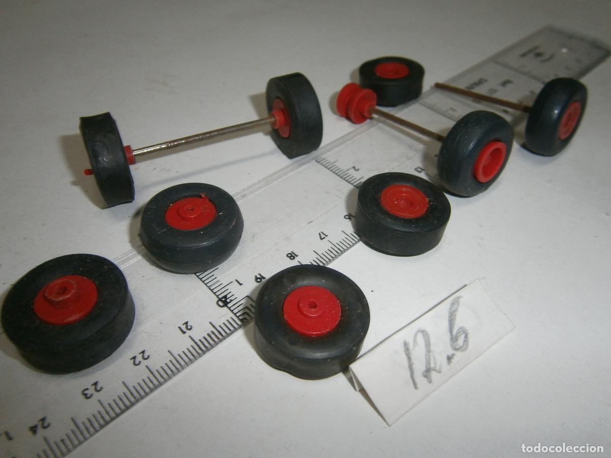 Coches a escala: ANTIGUO LOTE DE RUEDAS DE GOMA (+-2 CM) PARA VEHICULOS DIVERSOS ANTIGUOS
