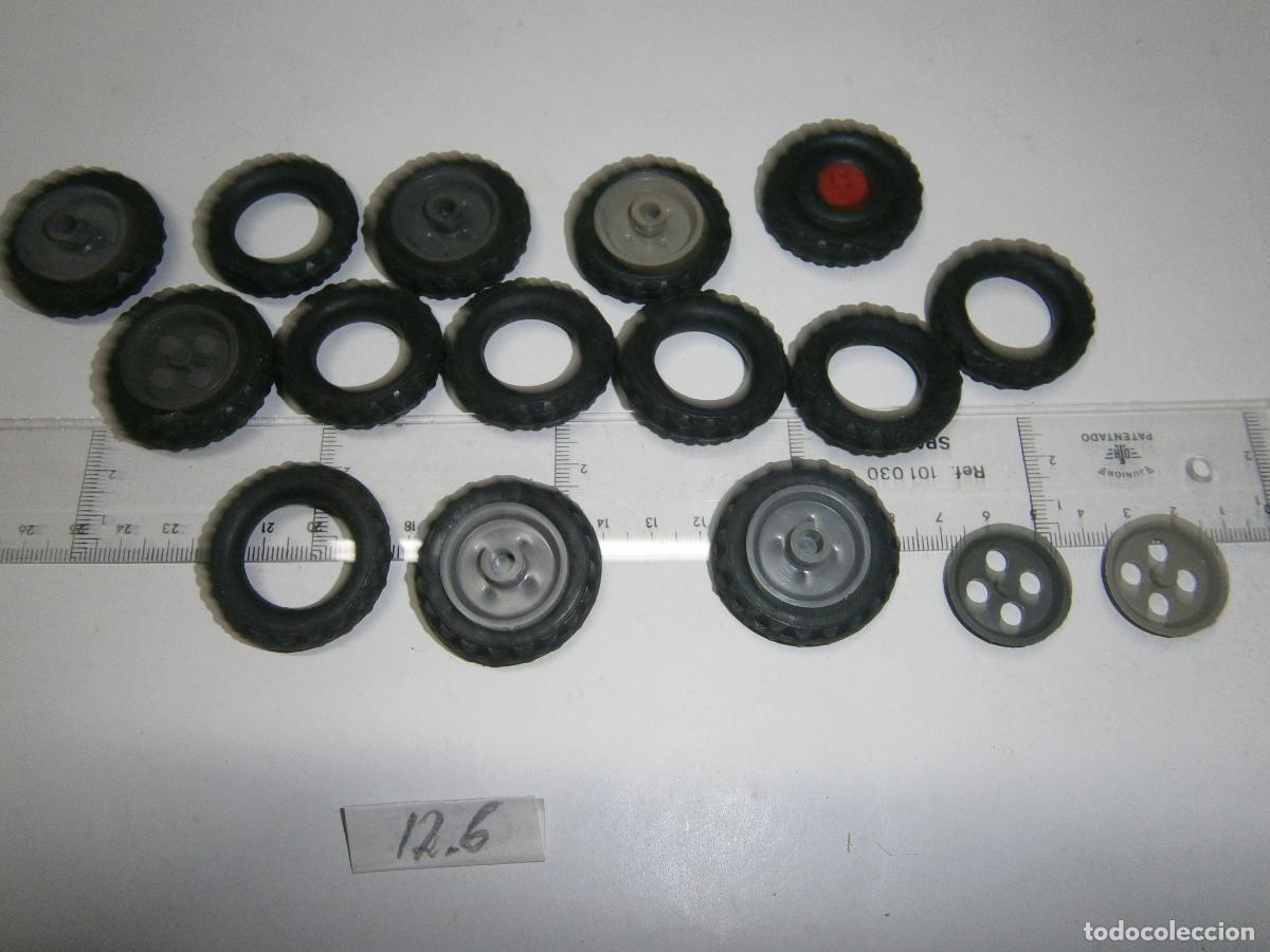 Coches a escala: ANTIGUO LOTE DE RUEDAS DE GOMA NEGRA (+-4 CM) PARA VEHICULOS DIVERSOS ANTIGUOS
