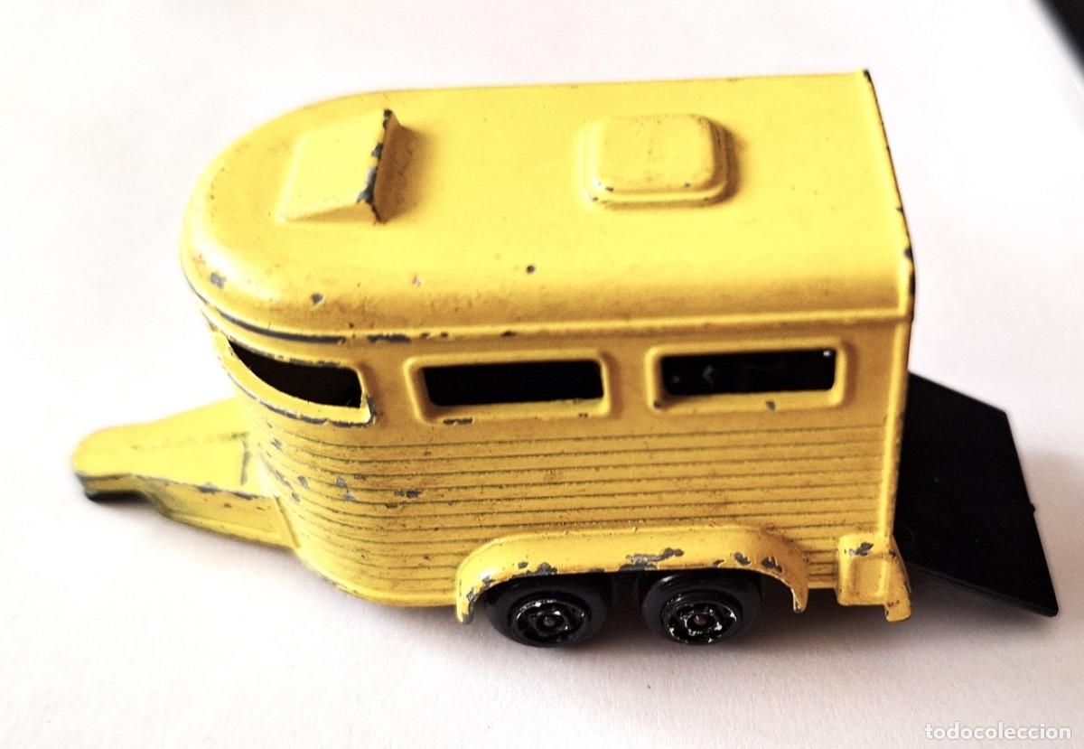 Coches a escala: COCHE ESCALA 1/60 - CARAVANA PARA TRANSPORTE CABALLOS - A&Ntilde;OS 80 - MARCA GUISVAL