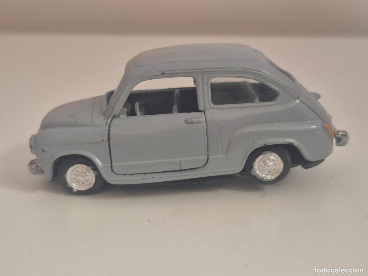 Coches a escala: 1/43 SEAT 600 GRIS GUISVAL 1:43 A&Ntilde;OS 70 ORIGINAL