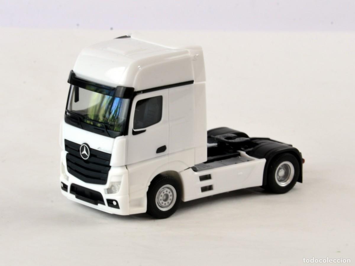 Coches a escala: Herpa Escala 1:87 H0 Cabeza Tractora Mercedes Benz Actros Gigaspace Blanco Impecable con Caja