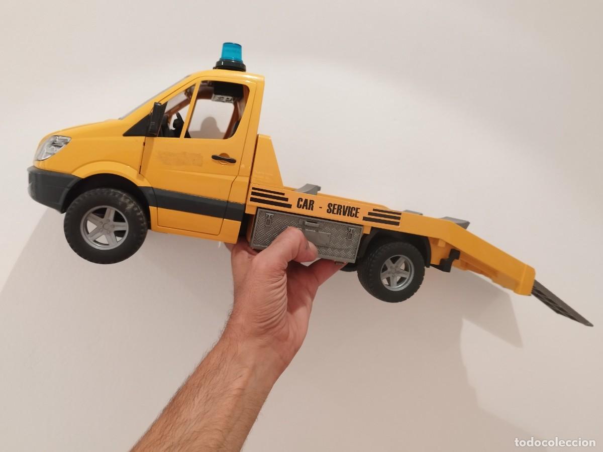 Coches a escala: Cami&oacute;n Gr&uacute;a MB Sprinter de Bruder. Falta parrilla motor. Ver fotos. 1:16