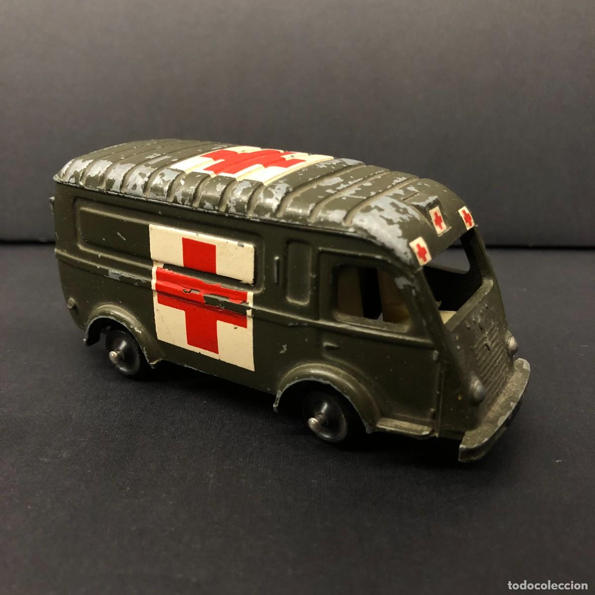 Coches a escala: COCHE DE JUGUETE EN MINIATURA - DE METAL FUNDIDO - 1000 KGS RENAULT - AMBULANCIA MILITAR / 3