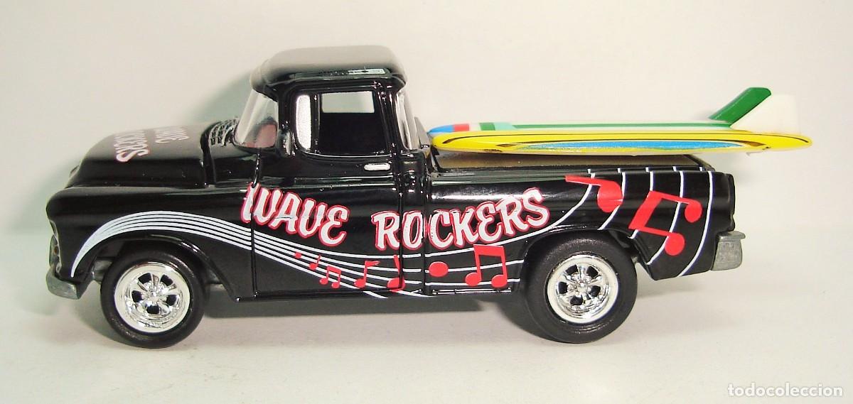 Coches a escala: FURGON PICK-UP CHEVY CAMEO WAVE ROCK SURF RODS JOHNNY LIGHTNING ESCALA 1:64 TIPO HOT WHEELS MATCHBOX