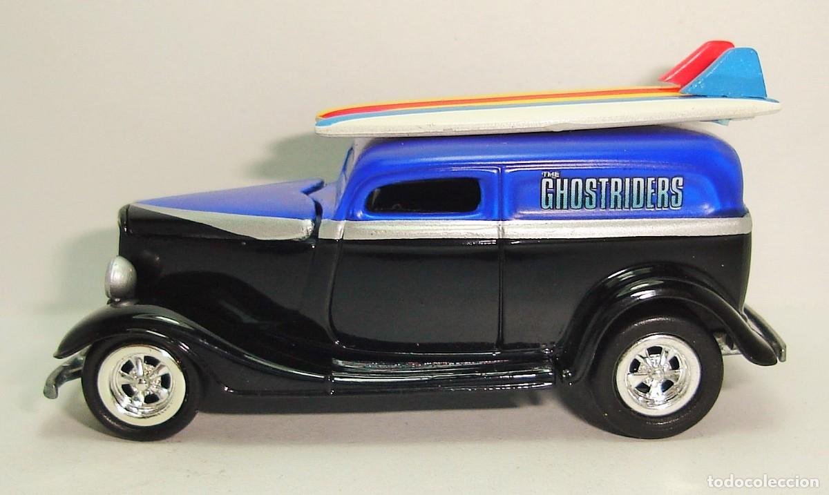 Coches a escala: FURGON THE GHOSTRIDERS SURF RODS JOHNNY LIGHTNING ESCALA 1:64 TIPO HOT WHEELS MATCHBOX