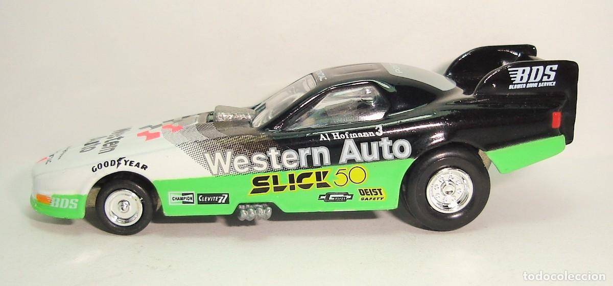Coches a escala: DRAGSTERS PONTIAC WESTERN AUTO VERDE JOHNNY LIGHTNING ESCALA 1:64 TIPO HOT WHEELS MATCHBOX