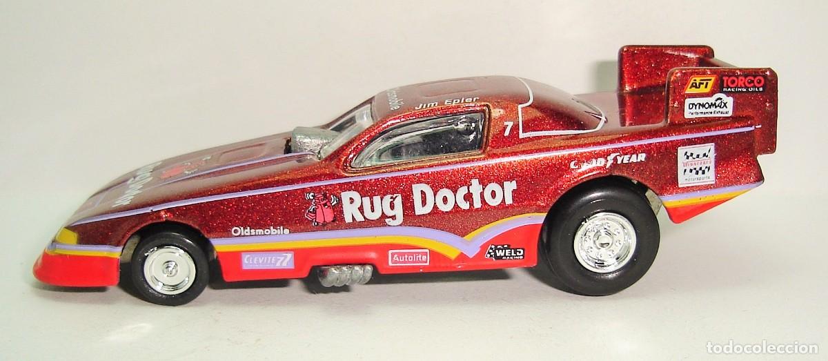 Coches a escala: DRAGSTERS OLDSMOBILE RUG DOCTOR JOHNNY LIGHTNING ESCALA 1:64 TIPO HOT WHEELS MATCHBOX