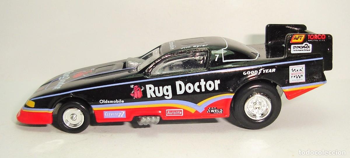 Coches a escala: DRAGSTERS OLDSMOBILE RUG DOCTOR BLACK JOHNNY LIGHTNING ESCALA 1:64 TIPO HOT WHEELS MATCHBOX