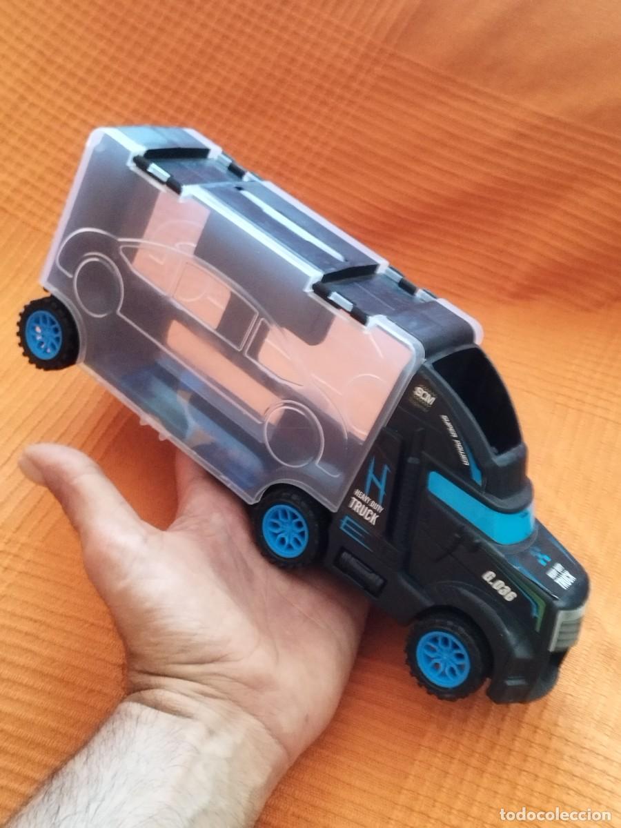 Coches a escala: Cami&oacute;n de juguete, transportador de coches de juguete.