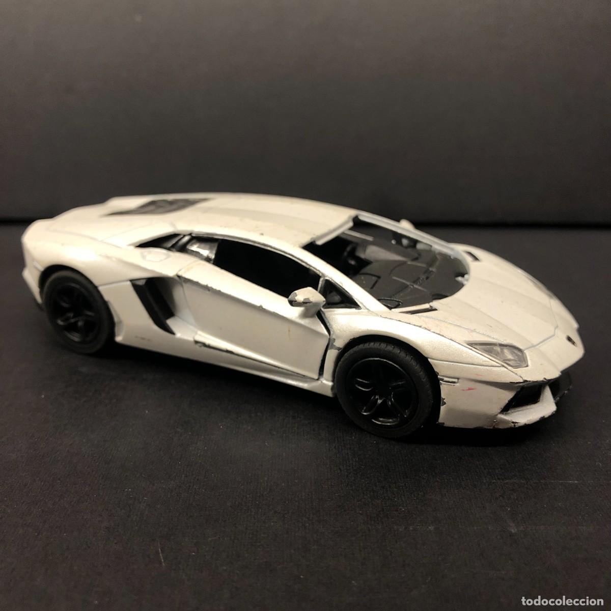 Coches a escala: COCHE DE JUGUETE - LAMBORGHINI AVENTADOR LP700-4 - KINSMART - KT5355 - ESCALA 1/38 / 49