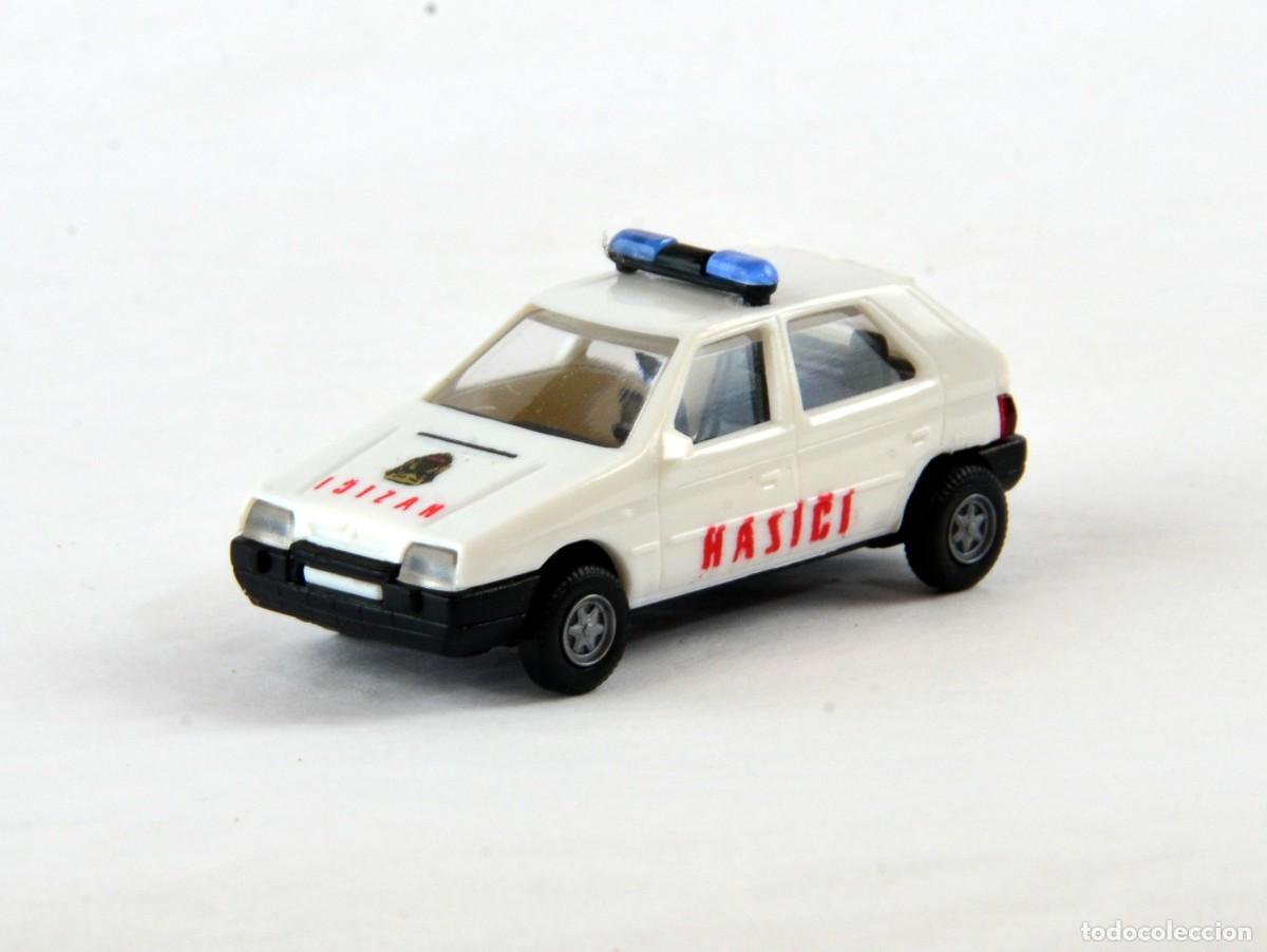 Coches a escala: Igra Escala 1:87 H0 Skoda Favorit Hasici Bomberos Impecable con Caja