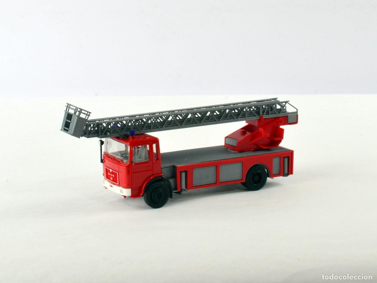 Coches a escala: Herpa Escala 1:87 H0 Cami&oacute;n de Bomberos MAN F8 Escalera Giratoria DL23/12