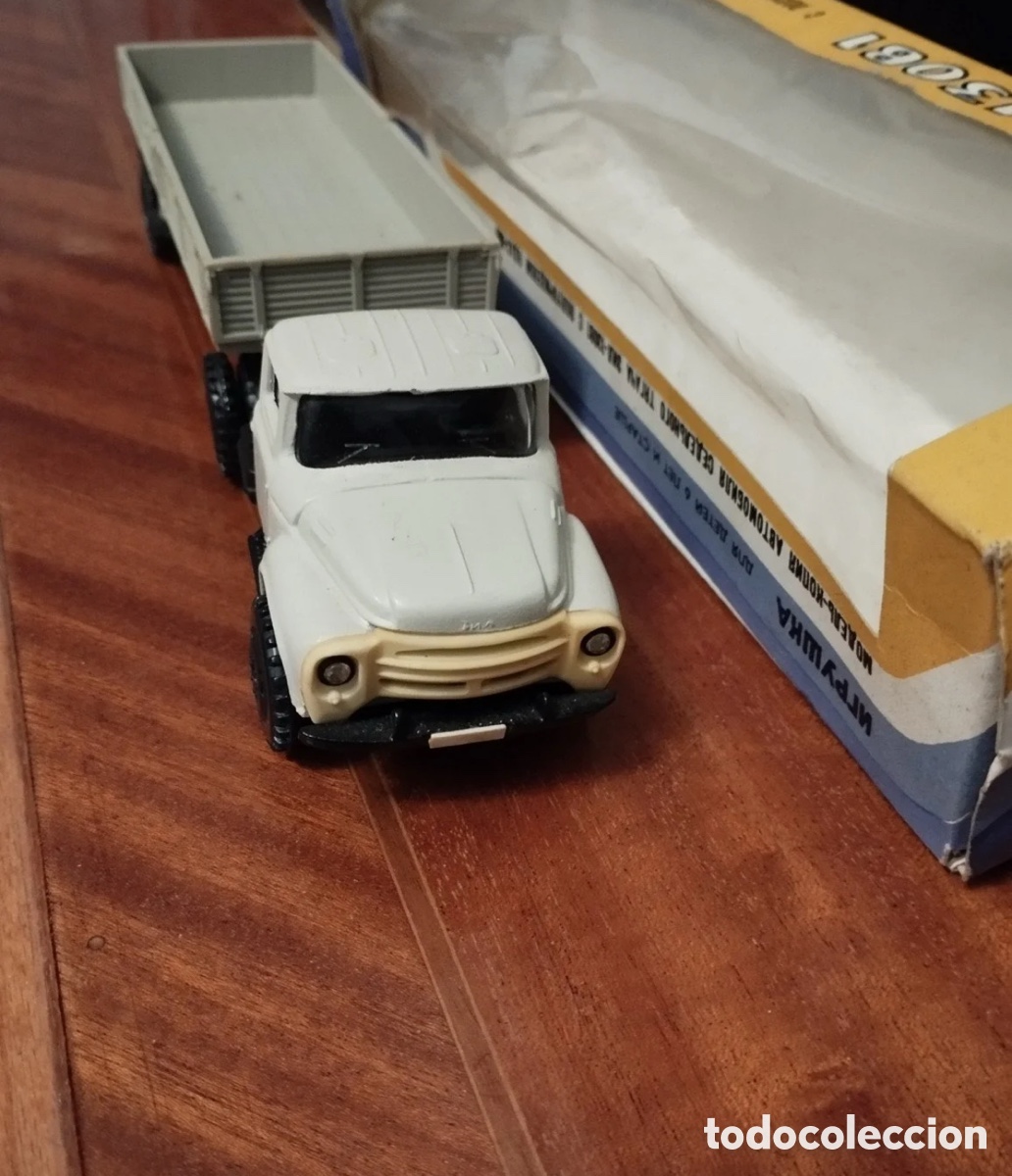 Coches a escala: Cami&oacute;n ZIL-130V1 con semirremolque ODAZ-885 escala 1:43 USSR - Con caja original (23,5 cm)⁠