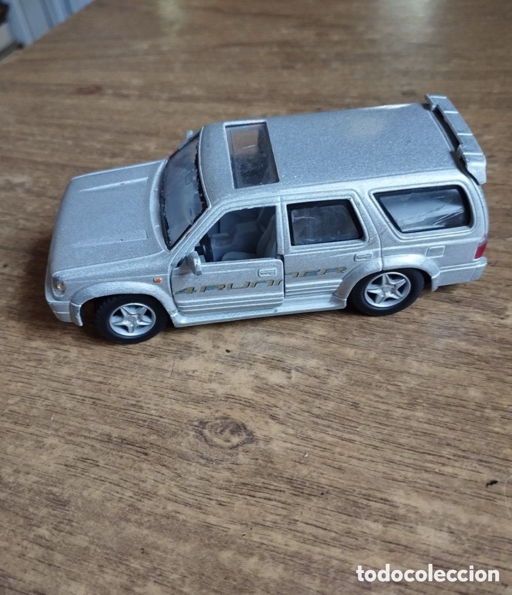 Coches a escala: Coche Toyota 4Runner Kinsmart escala 1:36 - Metal / Die-Cast con Fricci&oacute;n