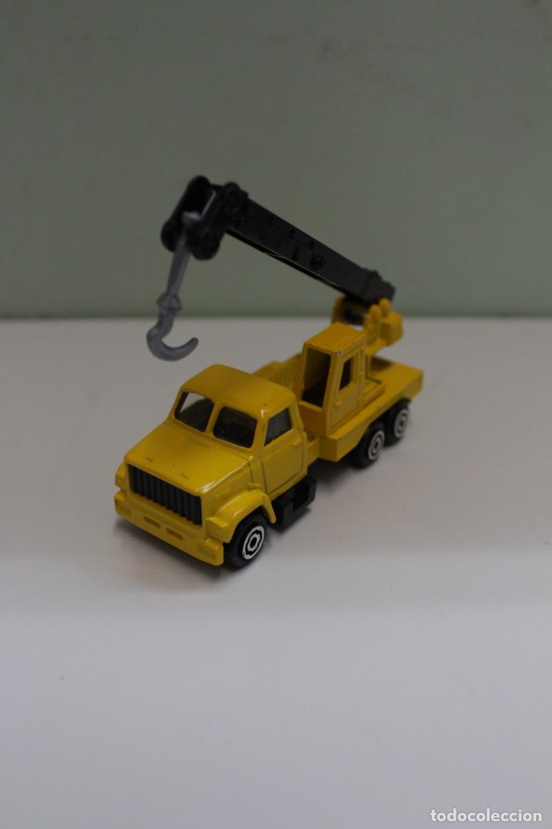 Coches a escala: Cami&oacute;n Gr&uacute;a Volvo Construcci&oacute;n Majorette