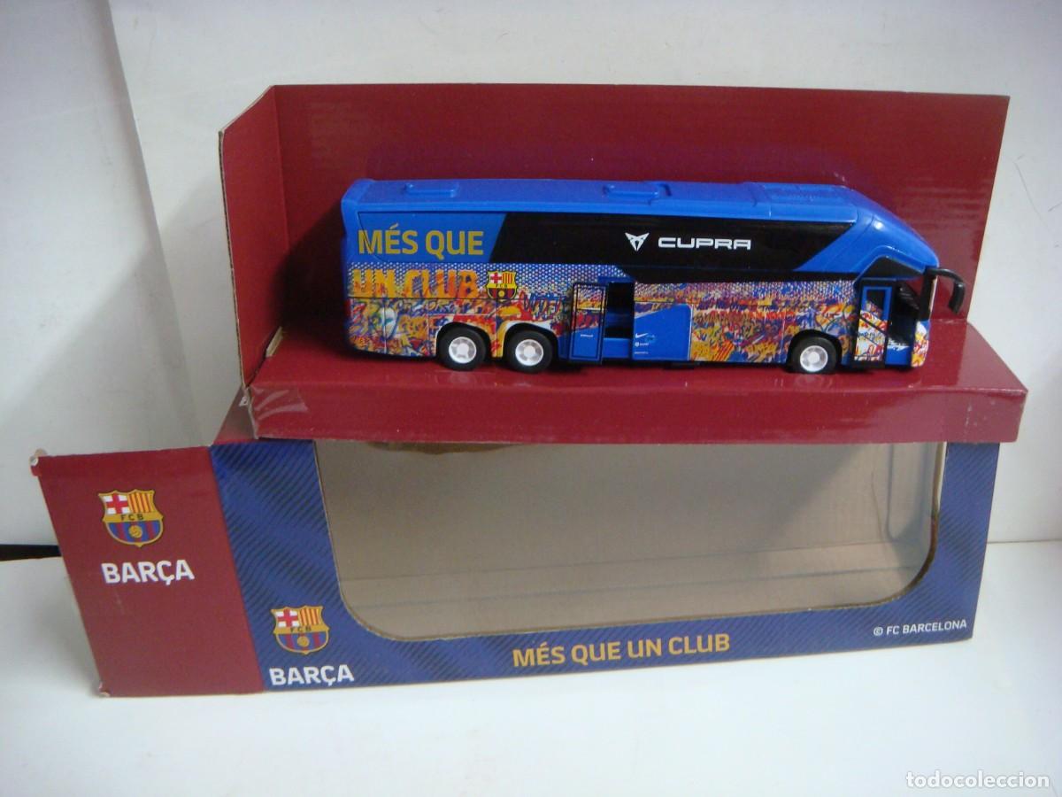 Coches a escala: AUTOBUS DEL C.F. BARCELONA MES QUE UN CLUB SE ABREN LAS PUERTAS-(&)