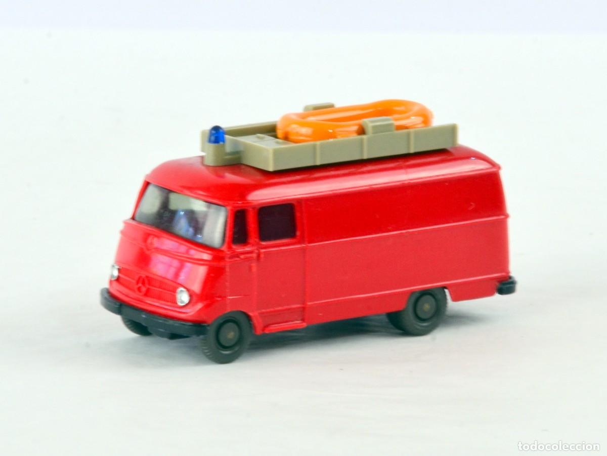 Coches a escala: Wiking Escala H0 1:87 Bomberos Antiguo Mercedes Benz L319 Rescate Acu&aacute;tico 1968 - 71