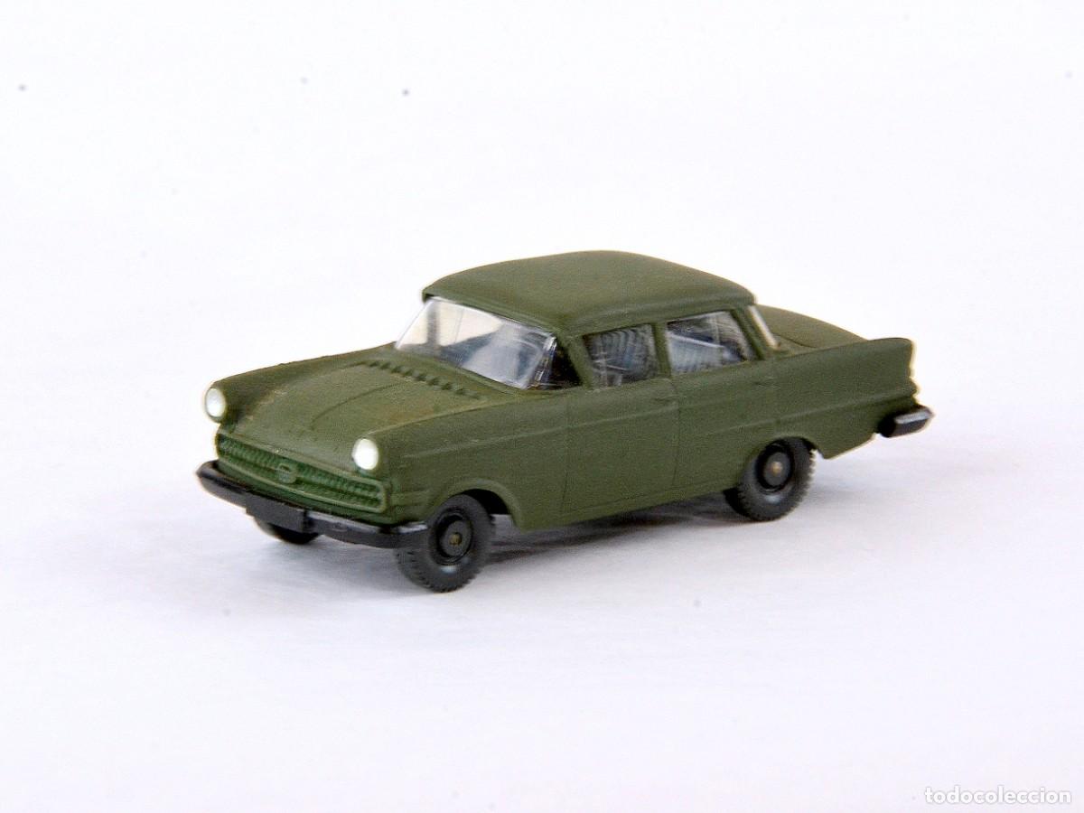 Coches a escala: Wiking Escala 1:87 H0 Opel Kapit&auml;n Militar