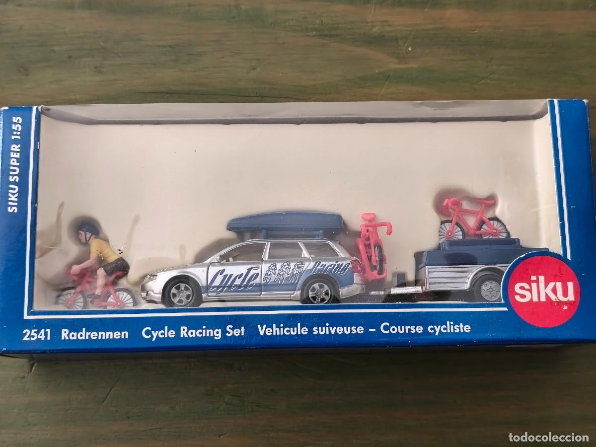 Coches a escala: Siku Super 2541. Set Carrera Ciclista con bicicletas. Audi A4 Avant. Escala 1/55.