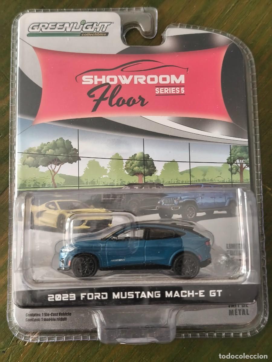 Coches a escala: Greelight 2023 Ford Mustang Mach-E GT. Showroom Floor. Series 5. Edici&oacute;n limitada. Escala 1/64.