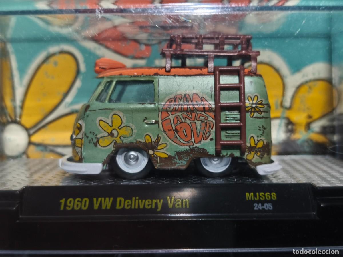 Coches a escala: M2 Machines 1960 Volkswagen Delivery Van Peace and Love. Escala 1/64.