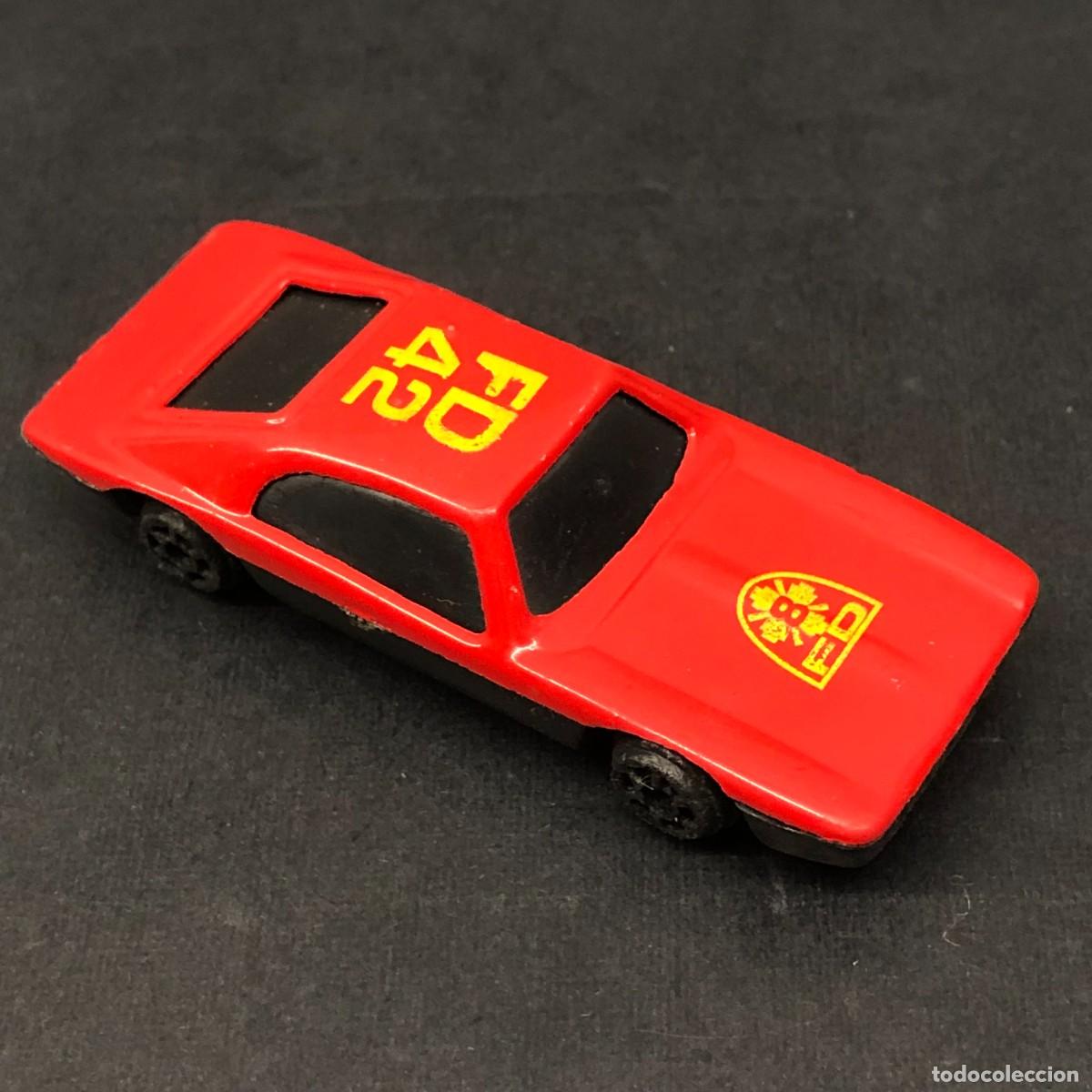 Auto in scala: COCHE DE JUGUETE - COCHE DEPORTIVO DE EPOCA - ROJO - FD42 - 6,5 X 2,5 CM / 291